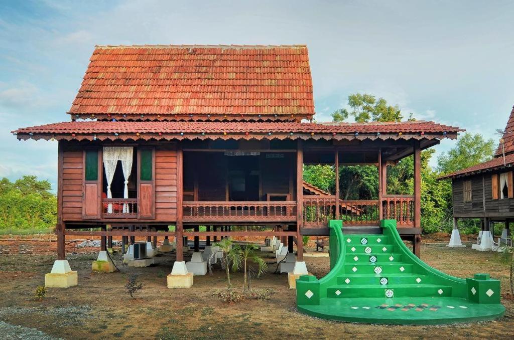 Oyo Home 90745 Desa Balqis Beach Resort Malacca Bagian luar foto